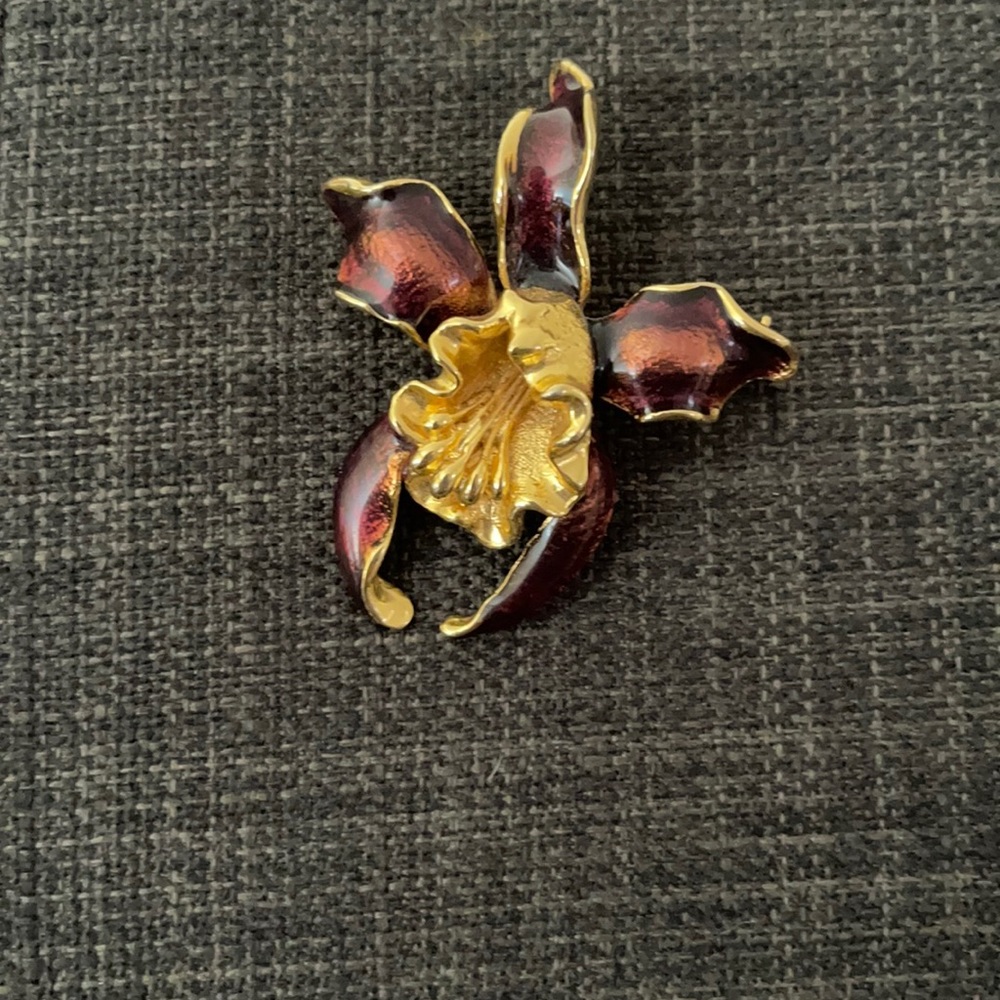 Vintage flower brooch